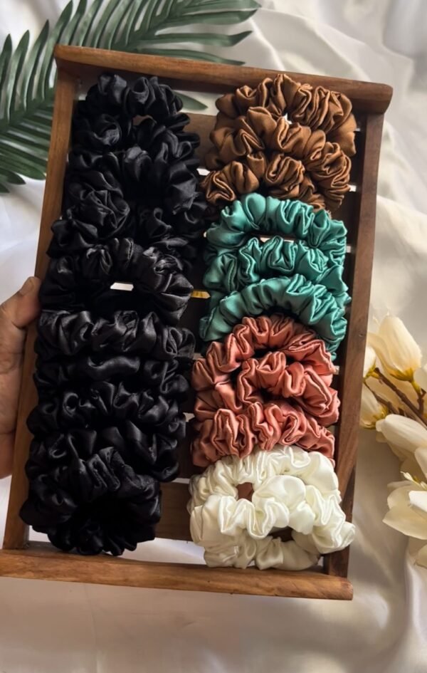 Medium sized Satin scrunchies : Pack of 2